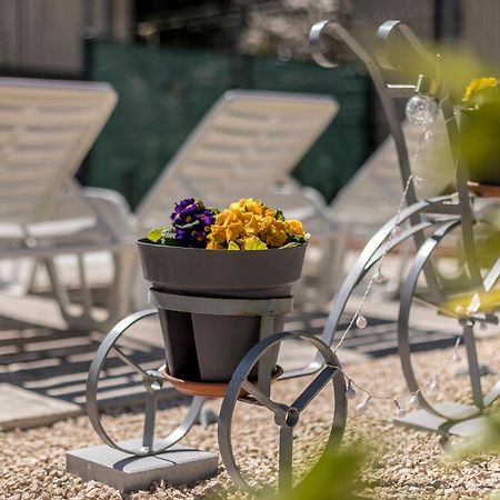 Dalmatian 230M2 With Pool And Garden Near The Old Town For Families Apartment Split Bagian luar foto