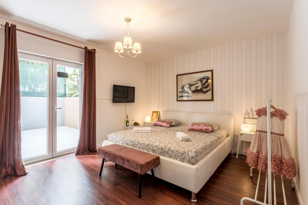 Dalmatian 230M2 With Pool And Garden Near The Old Town For Families Apartment Split Bagian luar foto