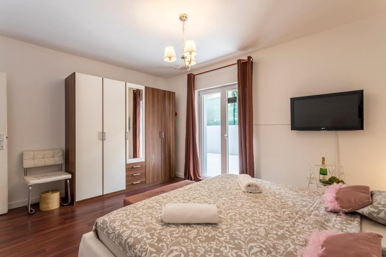 Dalmatian 230M2 With Pool And Garden Near The Old Town For Families Apartment Split Bagian luar foto
