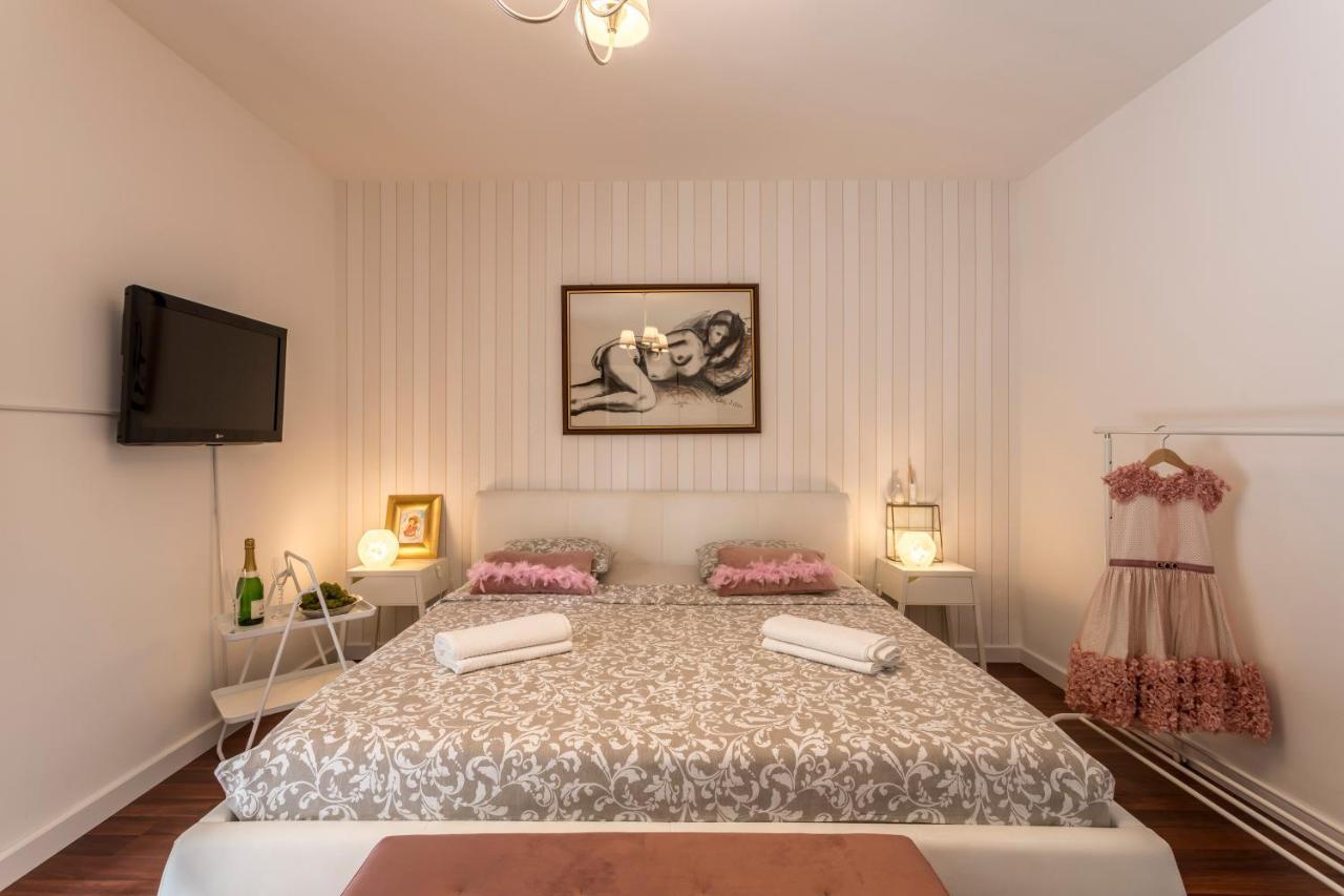 Dalmatian 230M2 With Pool And Garden Near The Old Town For Families Apartment Split Bagian luar foto