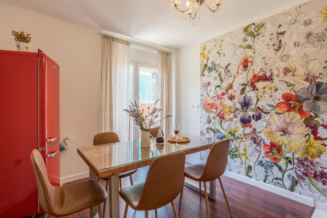 Dalmatian 230M2 With Pool And Garden Near The Old Town For Families Apartment Split Bagian luar foto