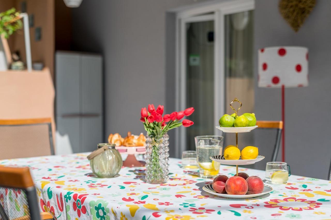 Dalmatian 230M2 With Pool And Garden Near The Old Town For Families Apartment Split Bagian luar foto